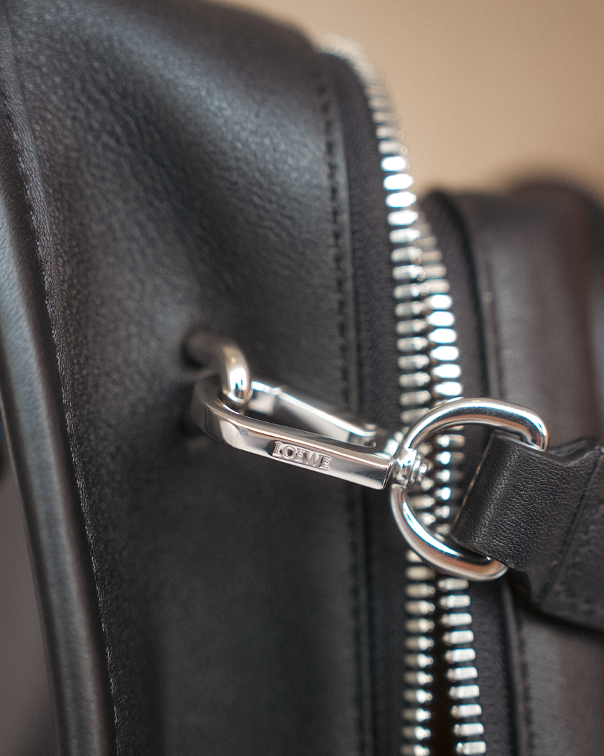 LOEWE 180th anniversary bag - close-up zip and handle