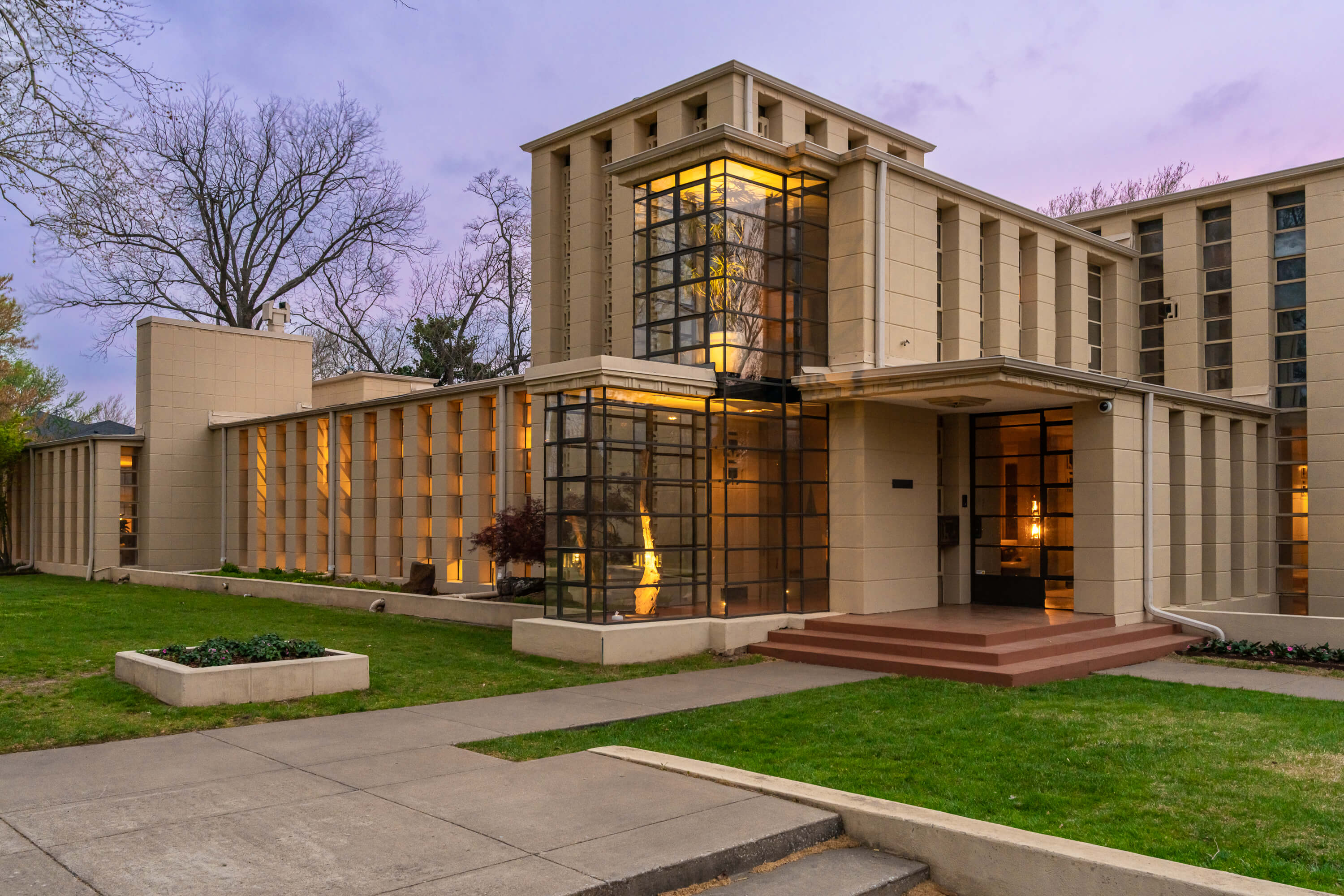 A Renowned Frank Lloyd Wright-Designed Mansion in Tulsa: From