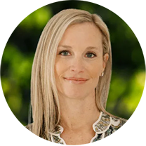 Woman with blonde hair against a green backdrop.