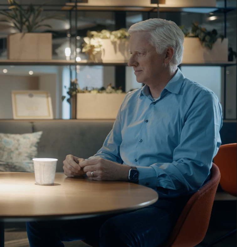 David Wells, Ernst & Young LLP Partner for Markets & Business Development AM&M Venture Building in a group conversation at the table