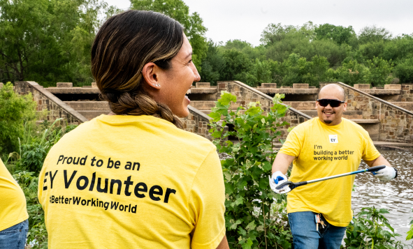 EY people out volunteering in outdoor gardens on EY Connect Day