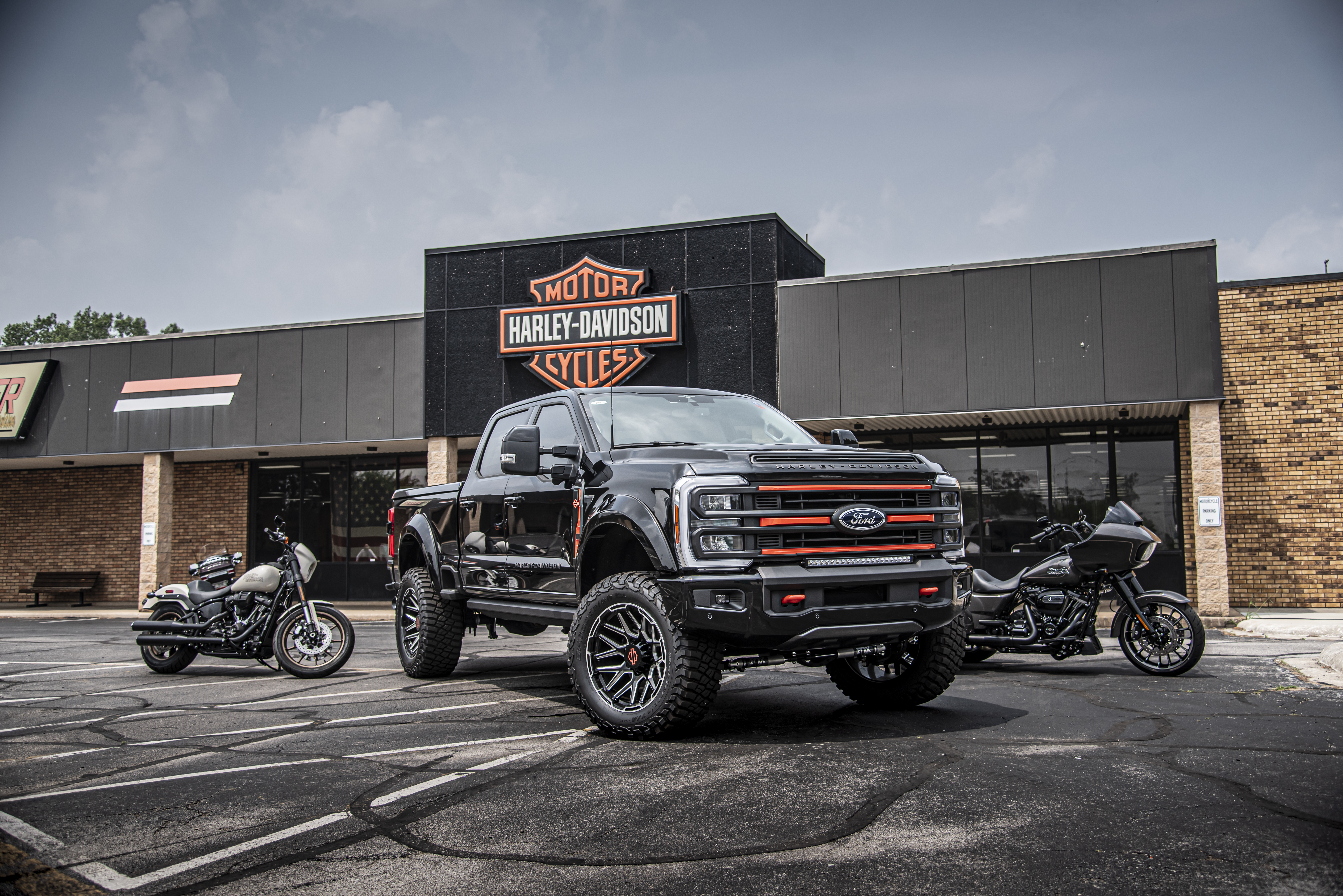 exterior features of harley-davidson offroad ready - lifted trucks