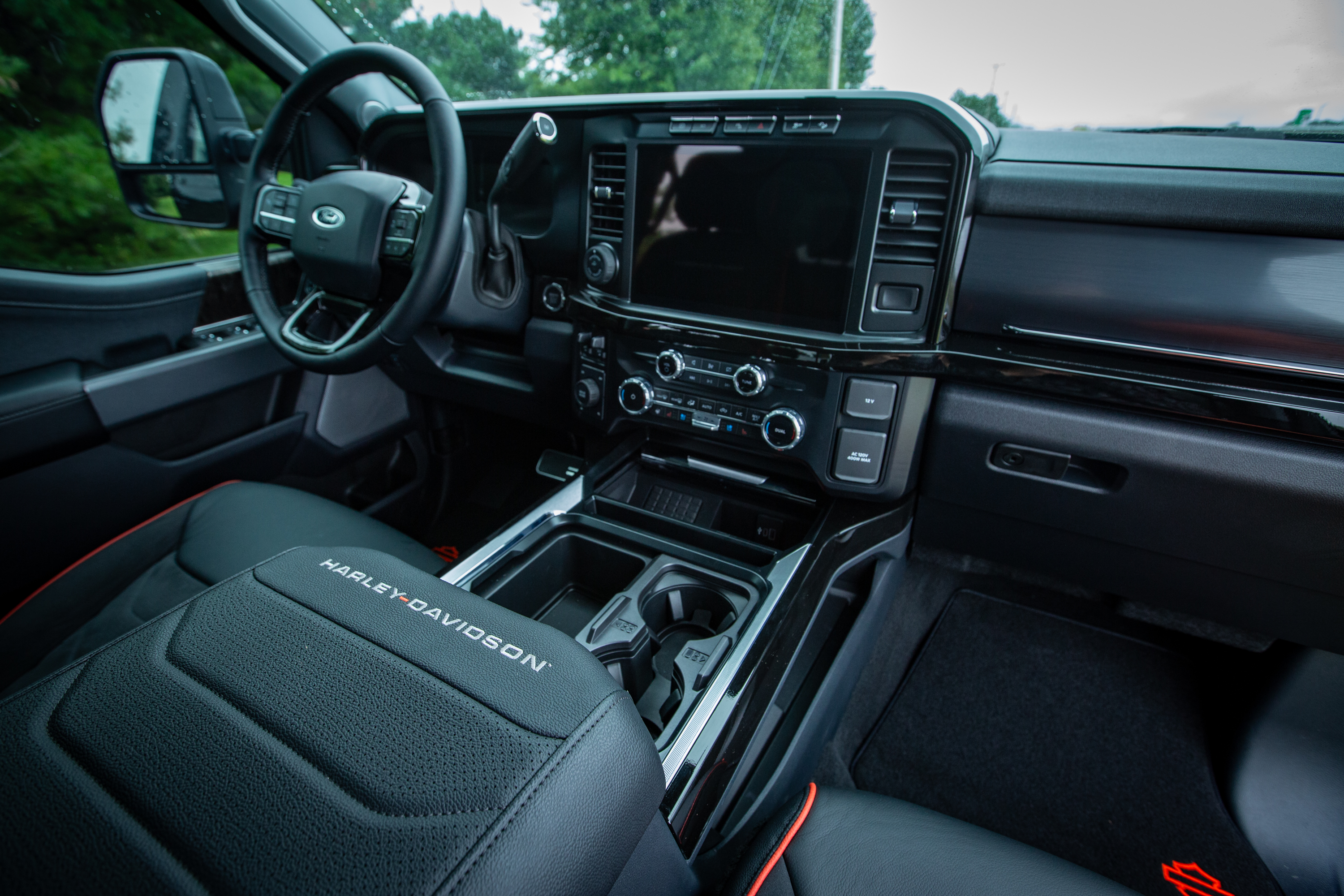 INTERIOR FORD SUPERDUTY - HARLEY-DAVIDSON TRUCKS