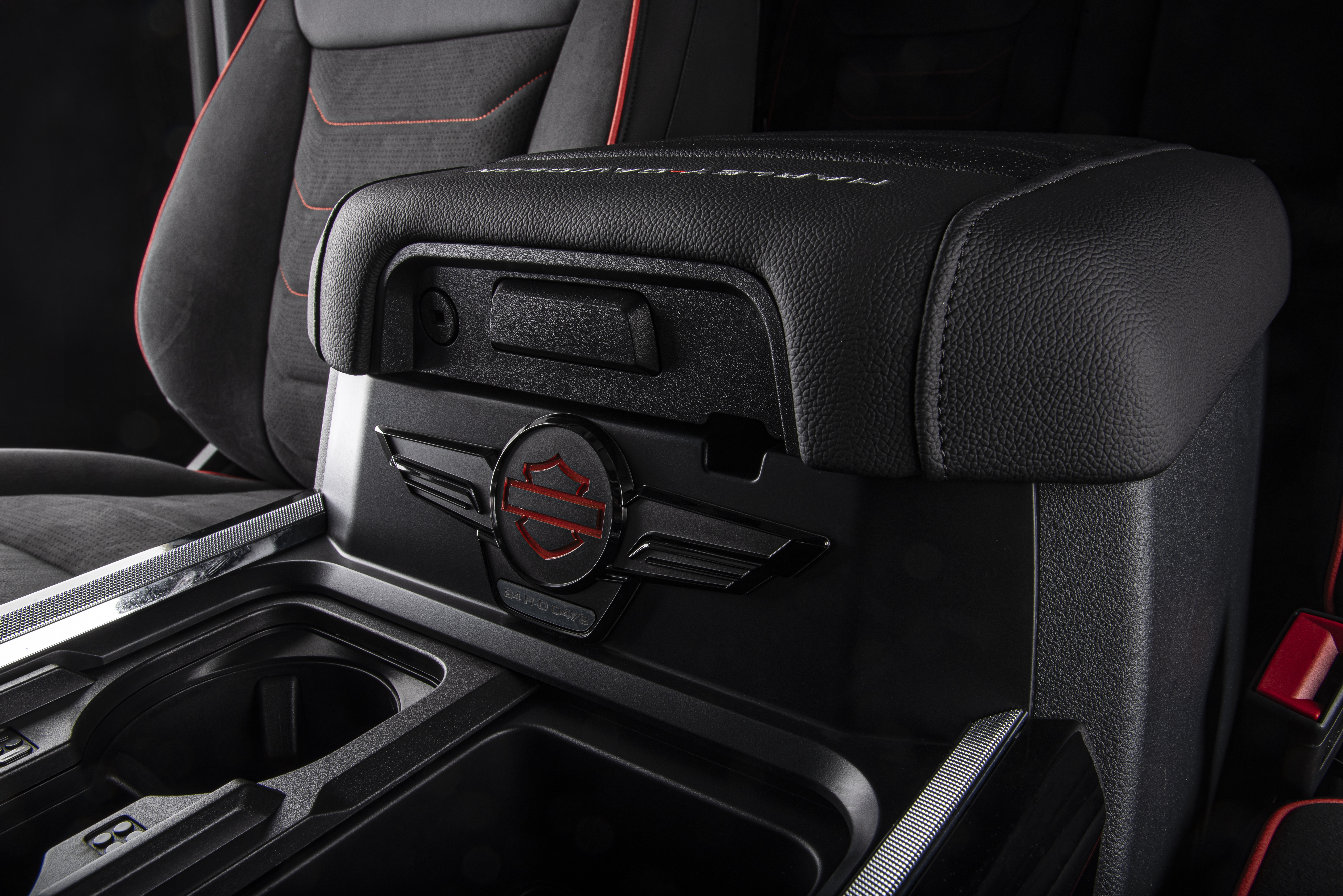 Center Console – Limited Edition. HARLEY-DAVIDSON TRUCKS 