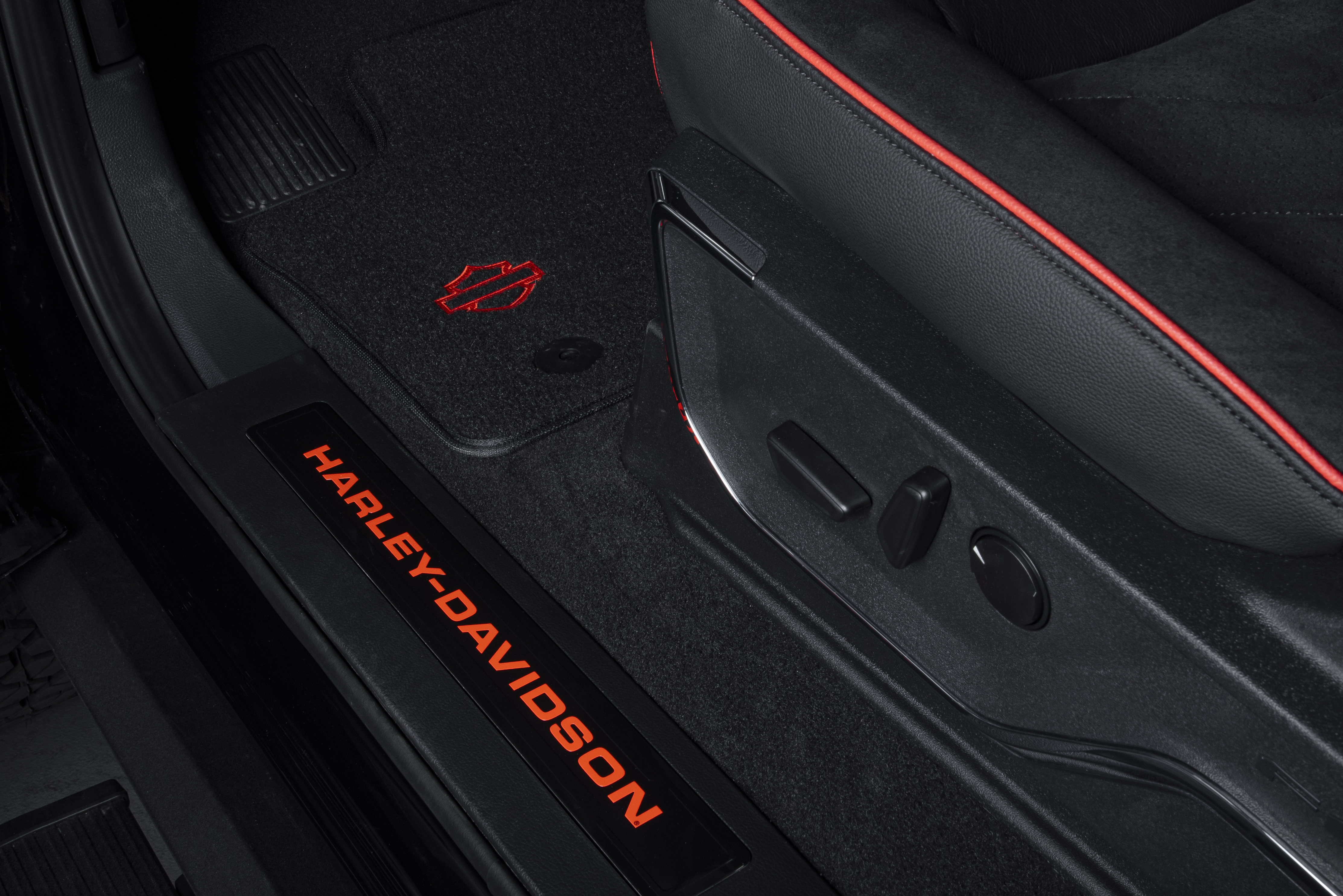 Harley-Davidson branded door sills AND EMBROIDERED CARPET FLOOR MATS INSIDE THE LIFTED TRUCK