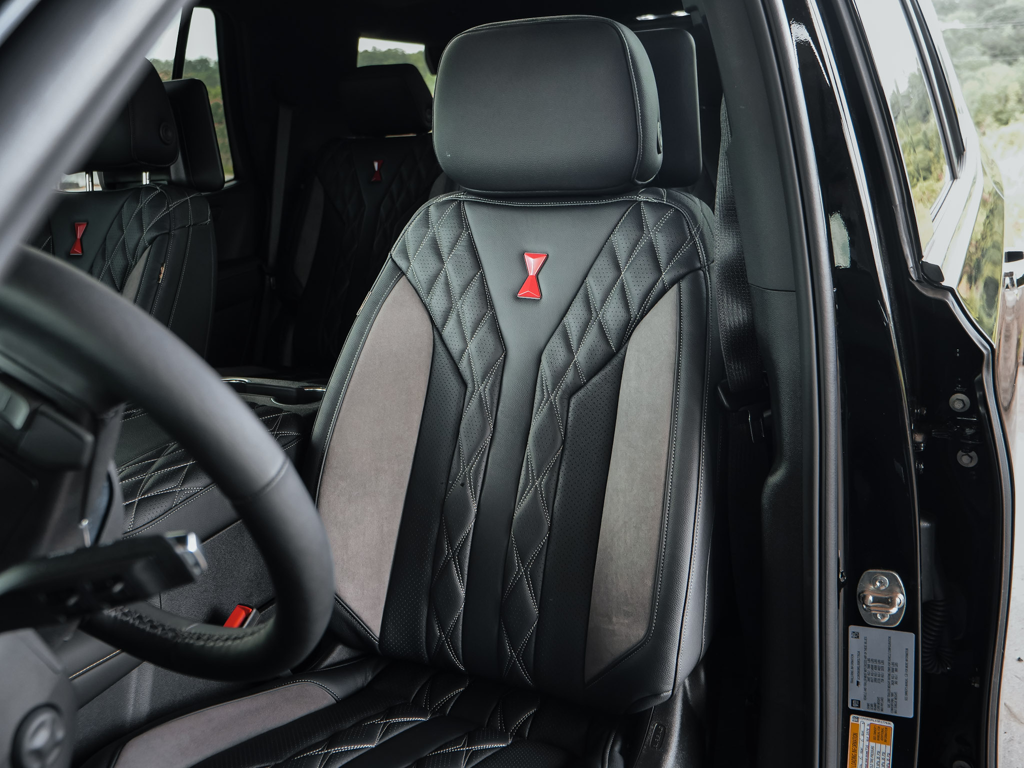 Black Widow Diamond Quilted Leather Seats