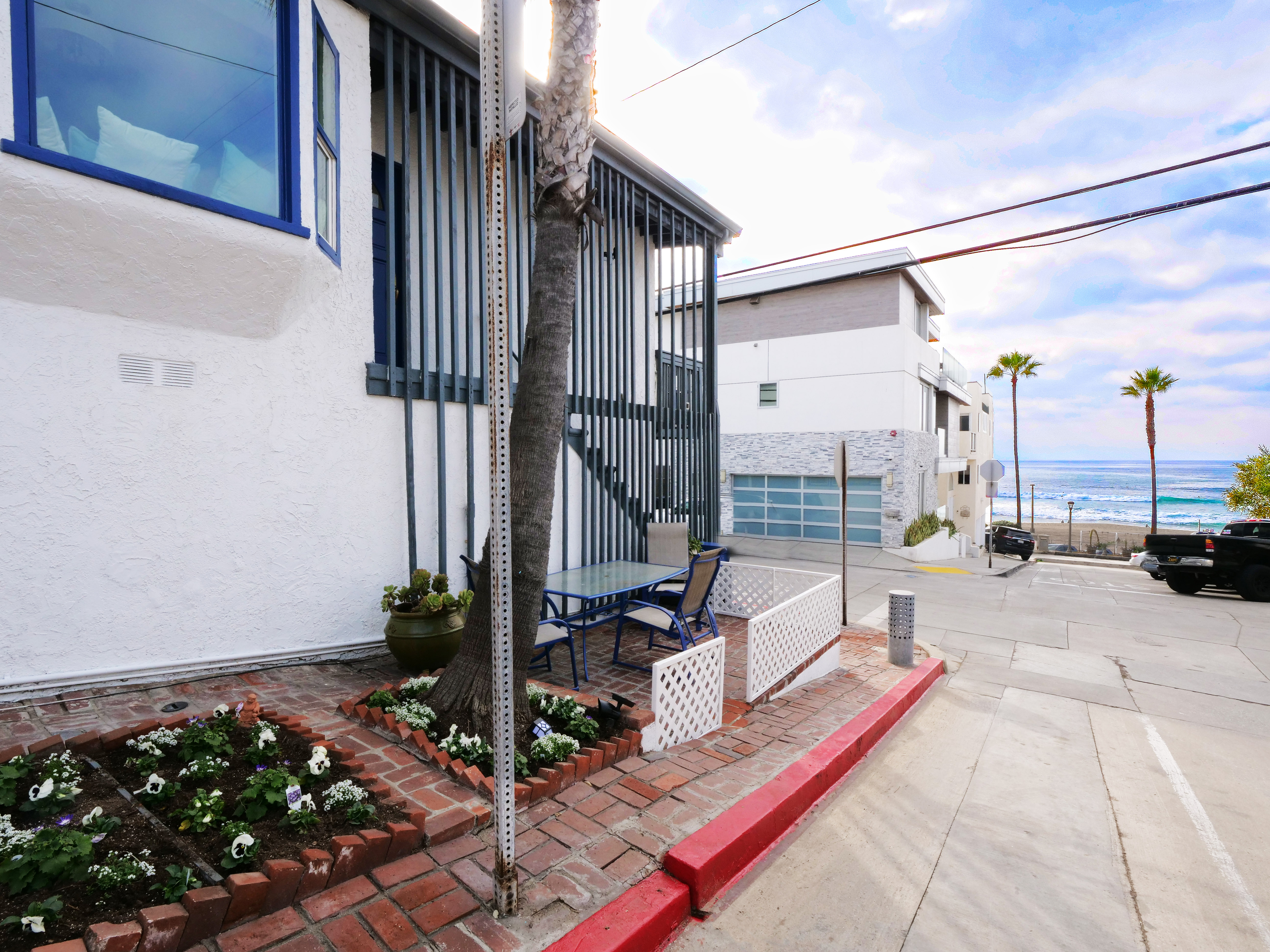 Mature african american coach explaining strategy to his team with copy space. Successful businessman presenting new project to employees during meeting room. Conference speaker talk to audience while giving presentation on whiteboard to business group of people.