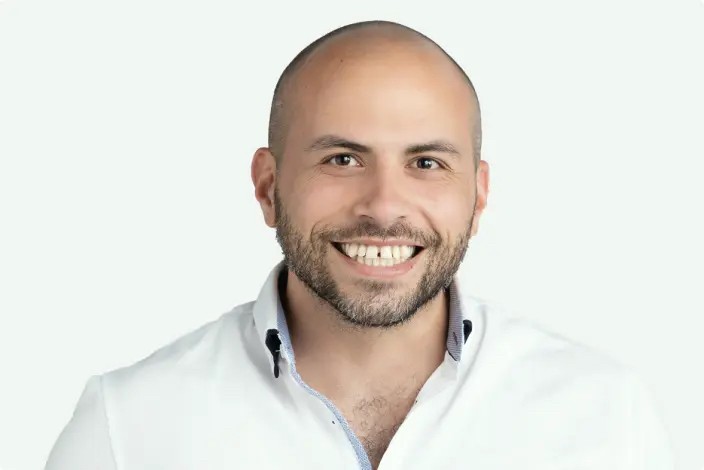 Adam Fasi headshot
