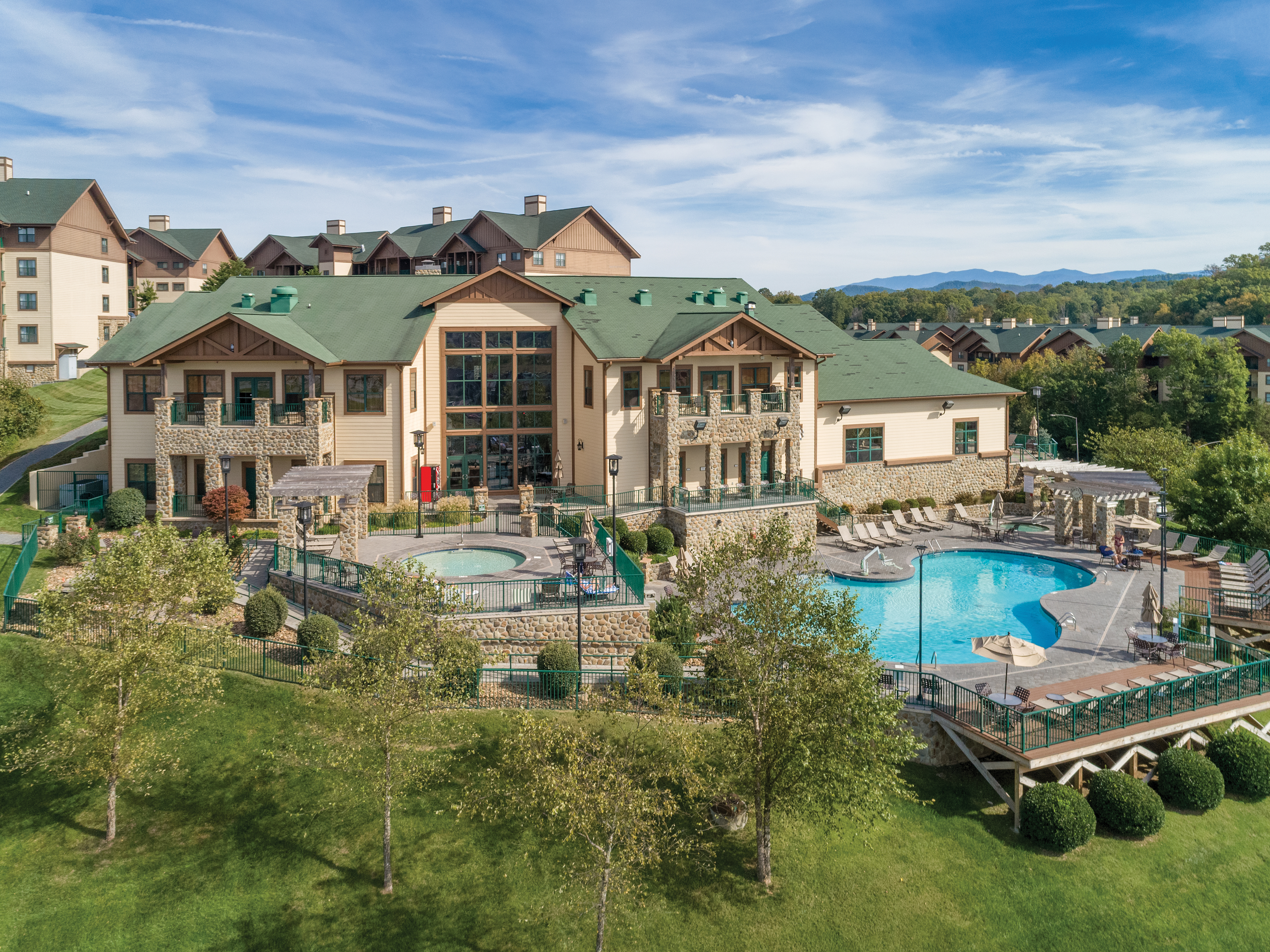 Large cabin resort with outdoor pools