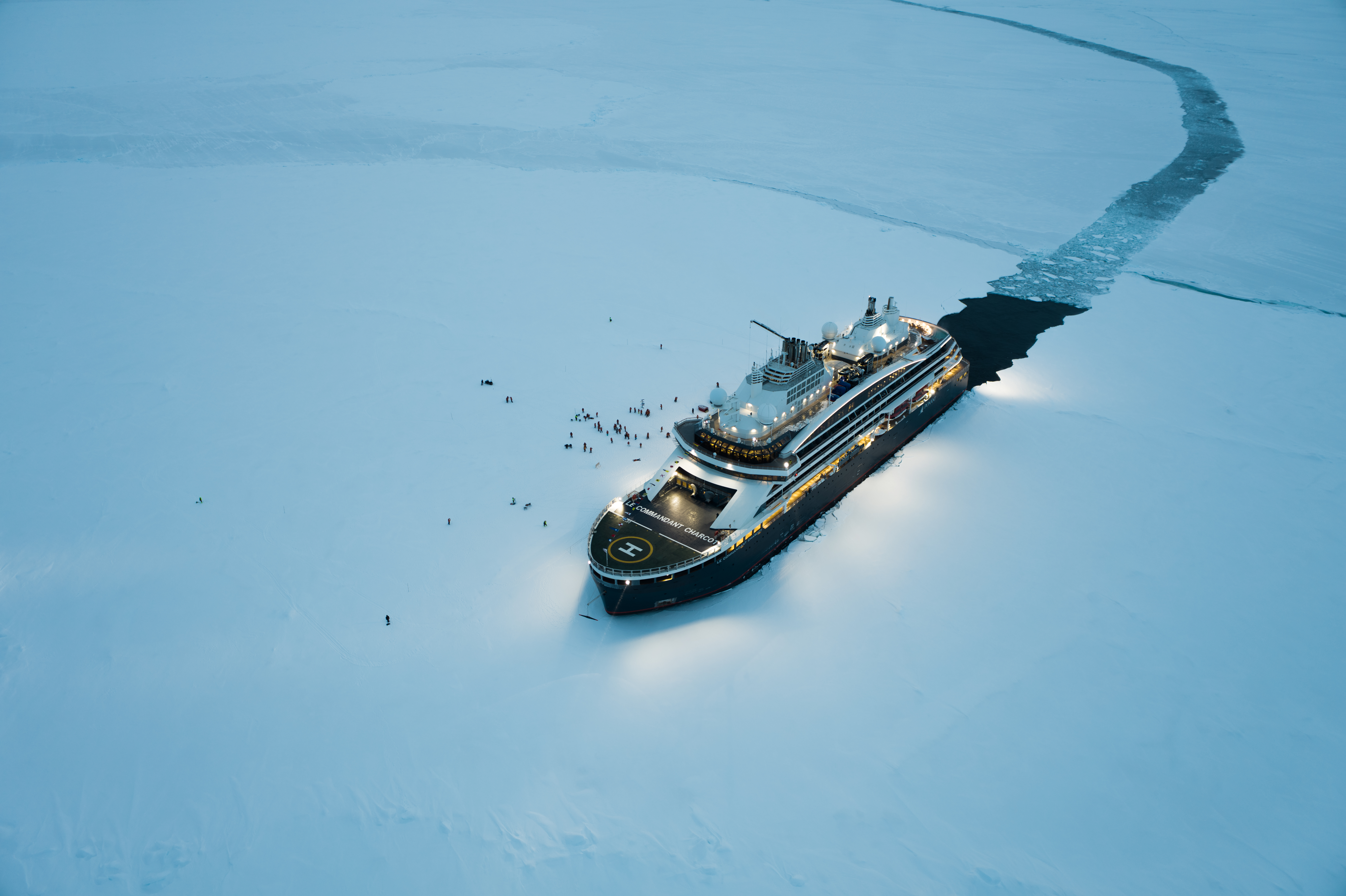 Curvy lines of public Library Oodi in Helsin