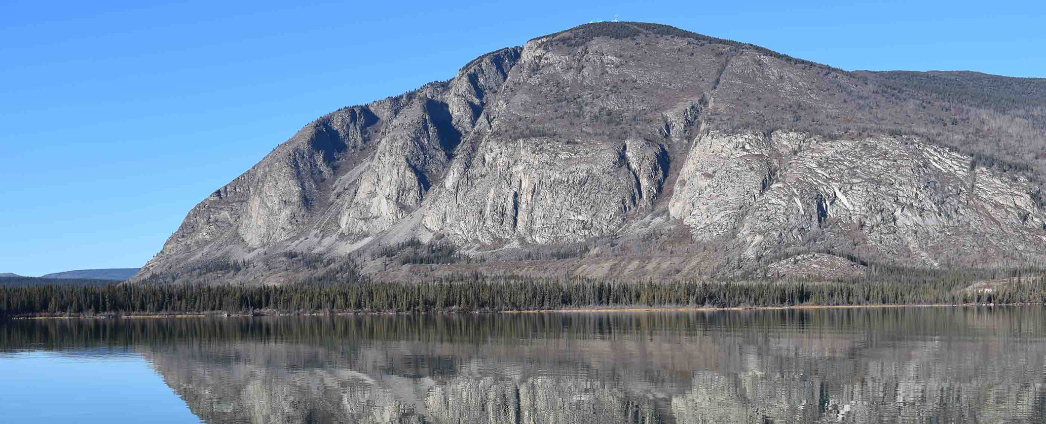 Image of a century-old urban mass transit railway in Chicago, Illinois. 